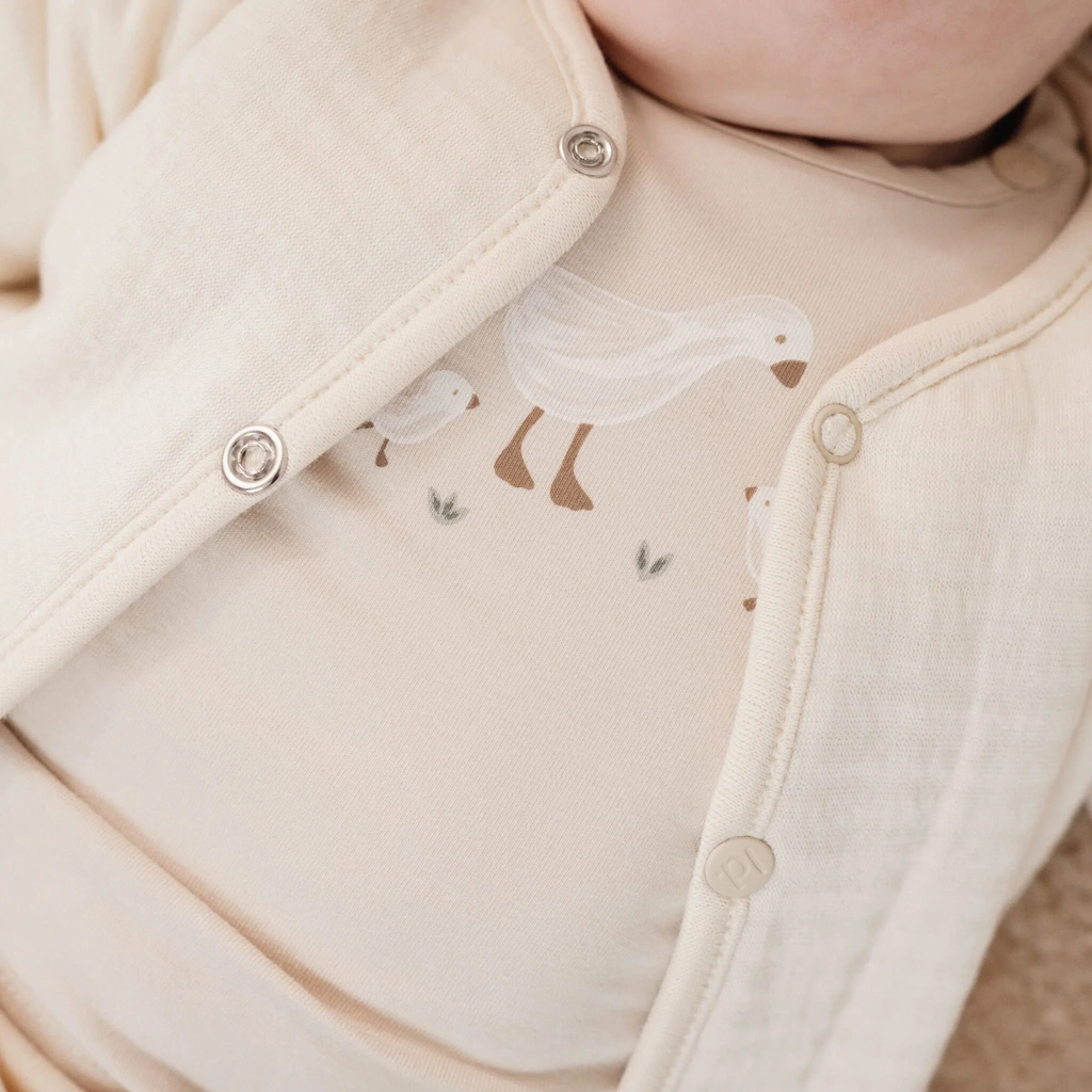 0030650_shirt-lange-mouw-zand-newborn-naturals-little-goose.jpg.webp