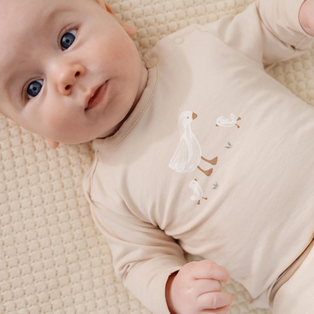 0030649_shirt-lange-mouw-zand-newborn-naturals-little-goose.jpg.webp