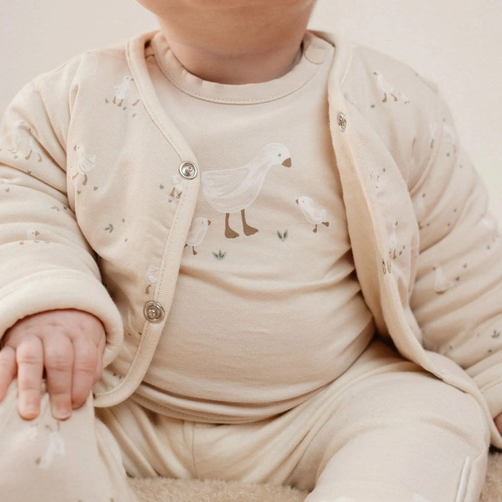 0030648_shirt-lange-mouw-zand-newborn-naturals-little-goose.jpg.webp