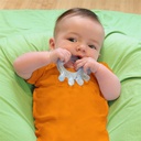 [503608-01] green sprouts Handbeißring (rosa/lila)