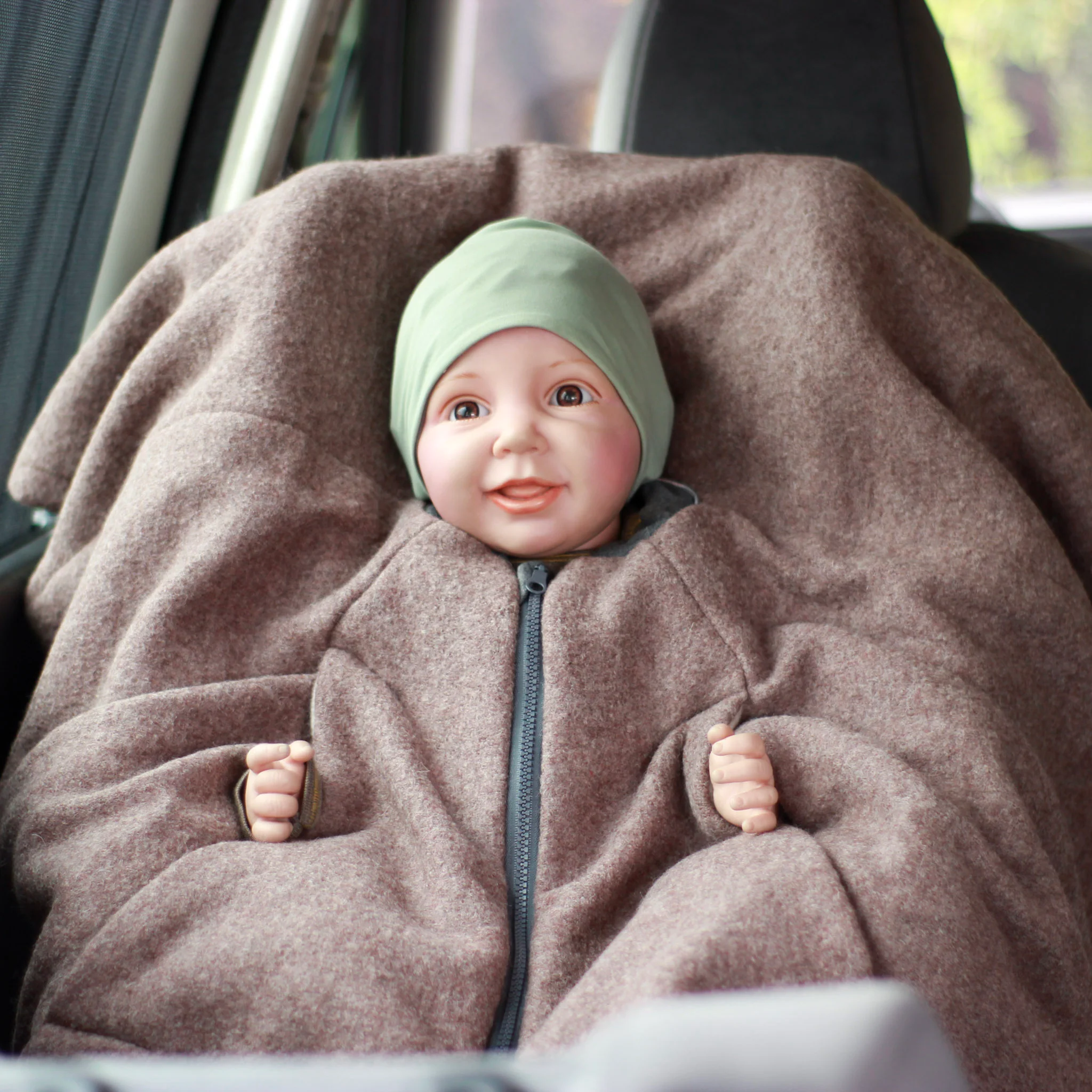 [504012-04] Kikkifax Kindersitzponcho aus Wollwalk (Pure Hazle)