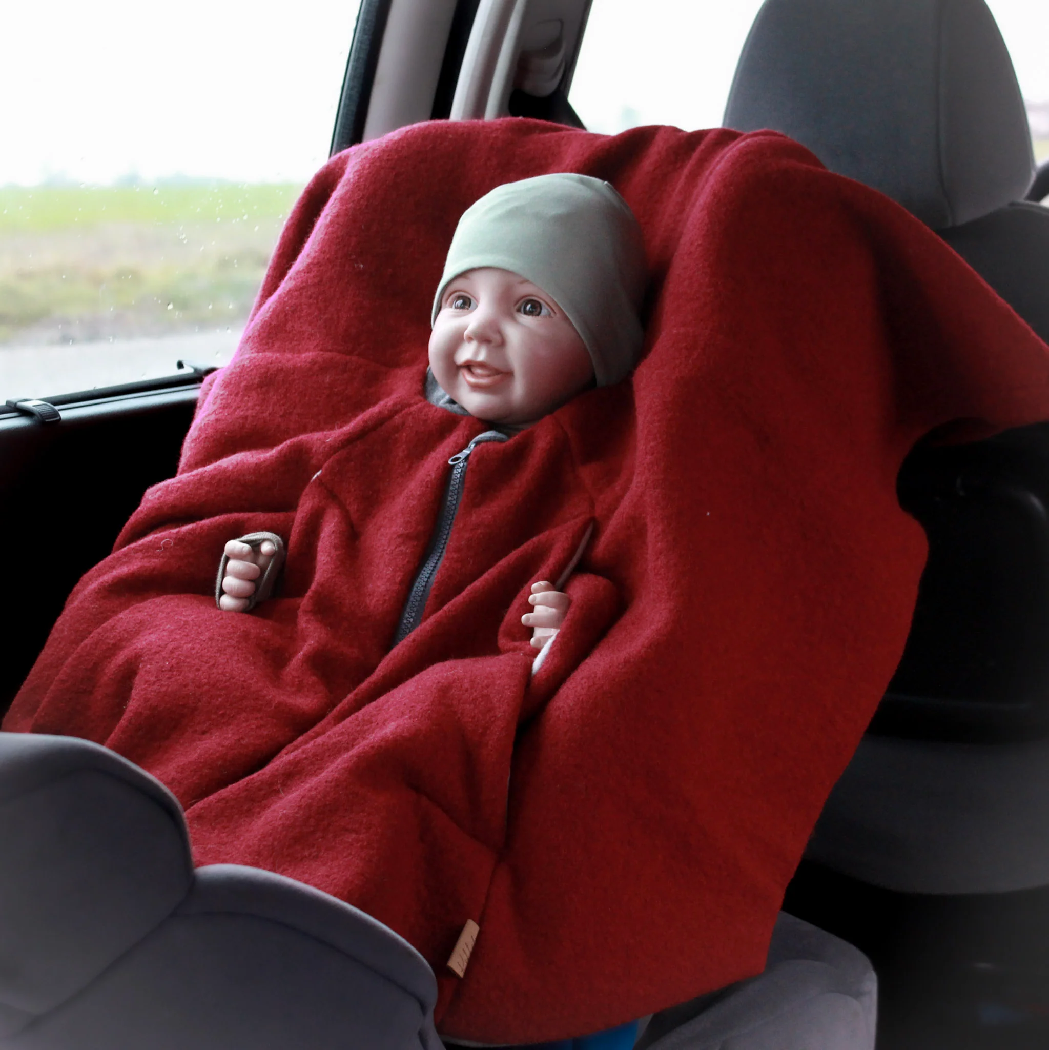[504012-13] Kikkifax Kindersitzponcho aus Wollwalk (Pure Berry)