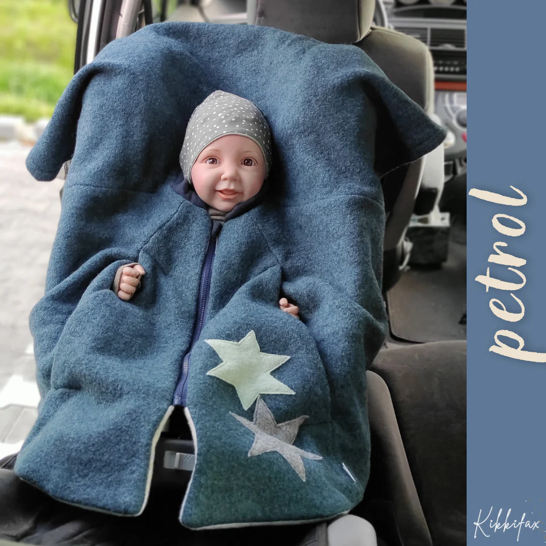 [504012-16] Kikkifax Kindersitzponcho aus Wollwalk (Sterne Blau)