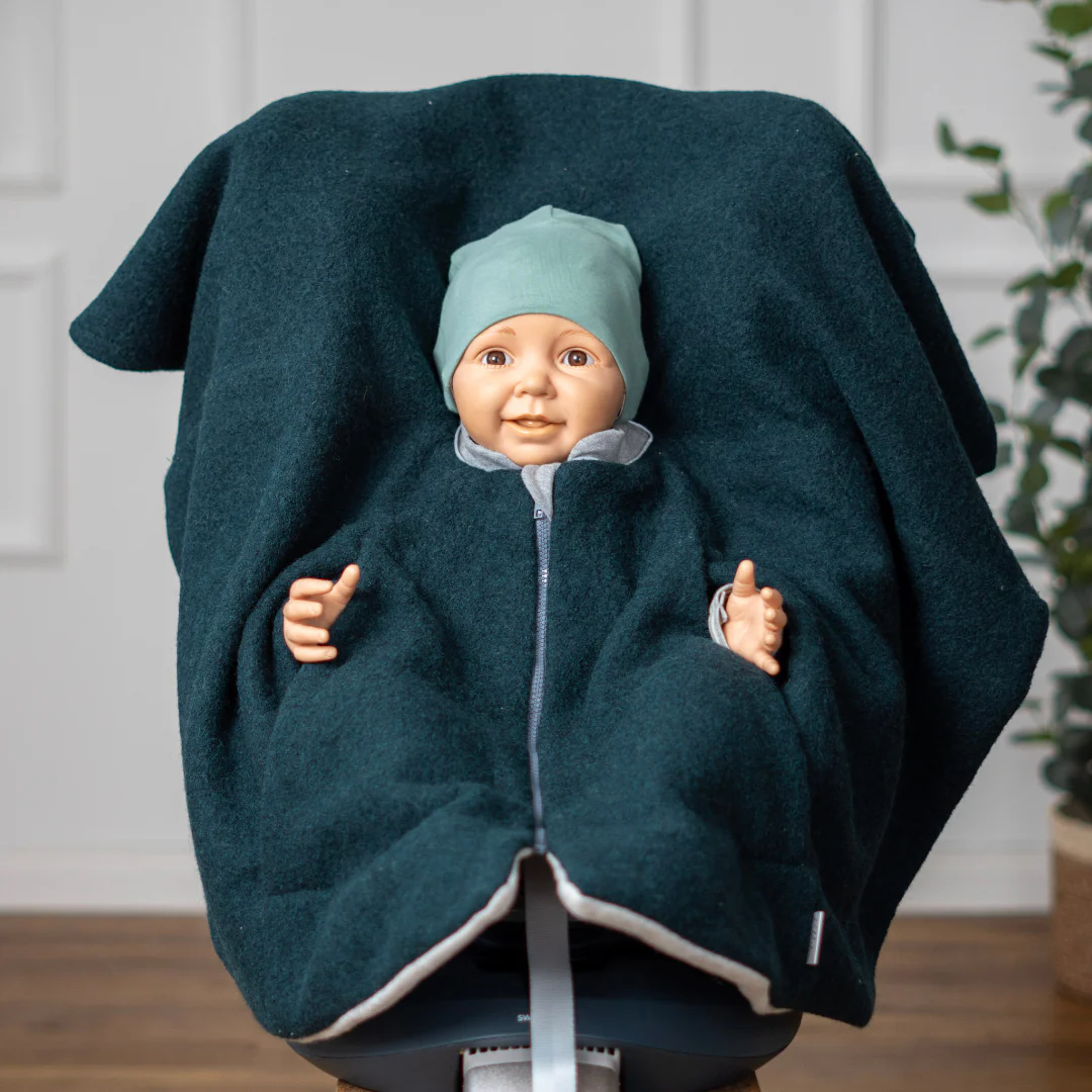 [504012-17] Kikkifax Kindersitzponcho aus Wollwalk (Forest)