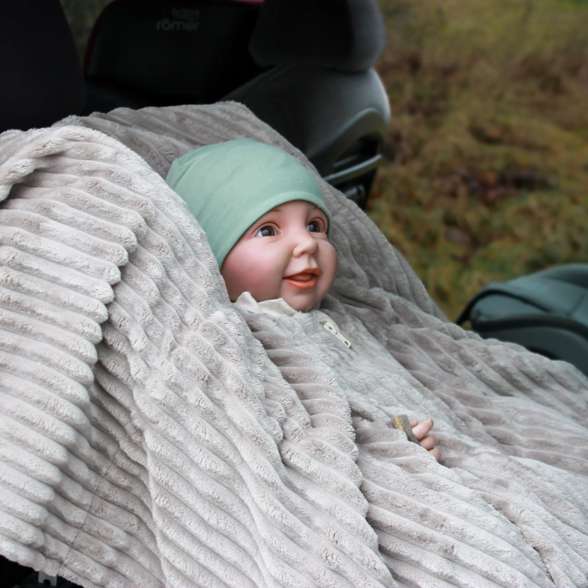 [504013-02] Kikkifax Kindersitzponcho aus Fleece (Lovely Beige)